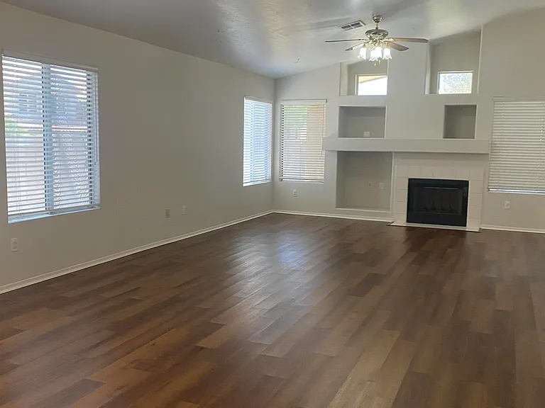 1704 E Pontiac Dr — Photo 2