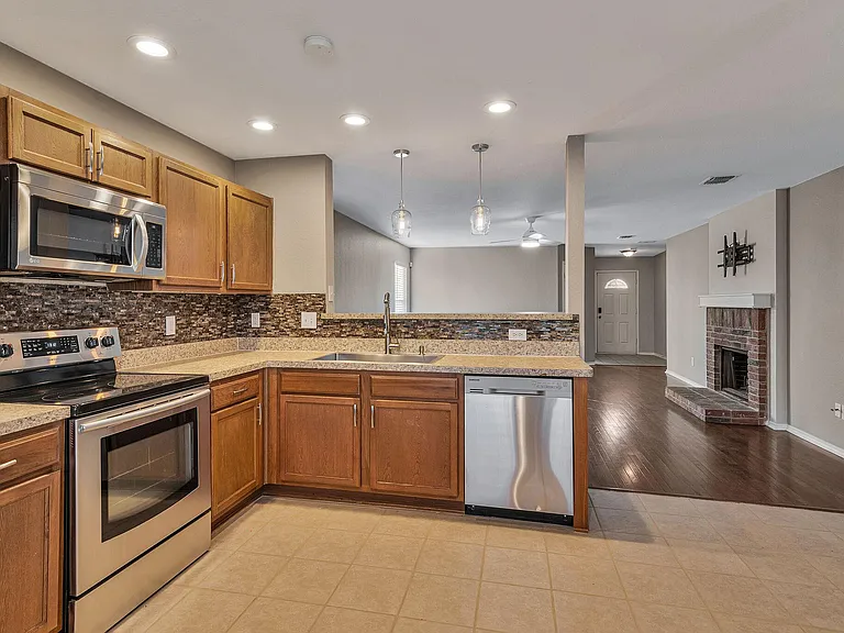 1817 Kittredge Way — Photo 6