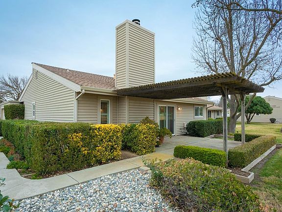 4th image of 145 Country Club Dr #1