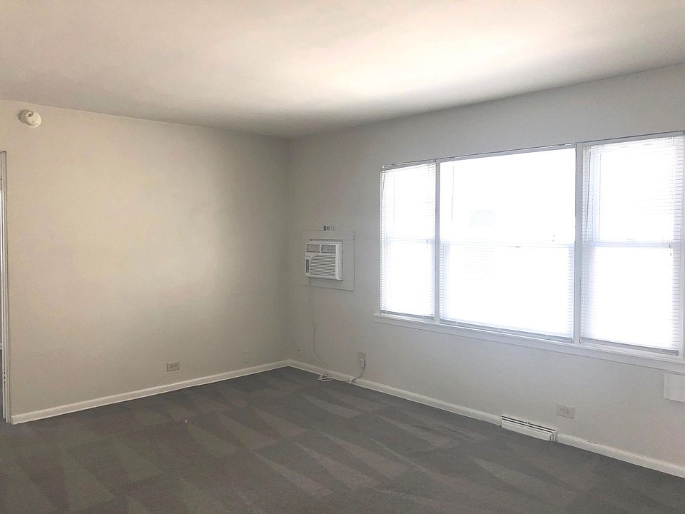 Large Carpeted Living Room
