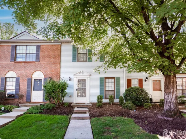 3 Lyon Ln, Franklin Park, NJ 08823