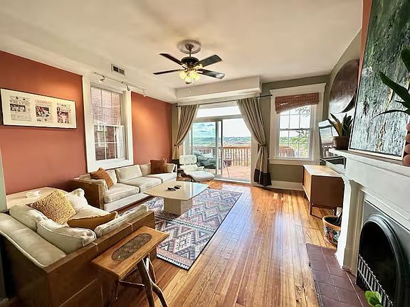 4th image of 1819 Walker St #A