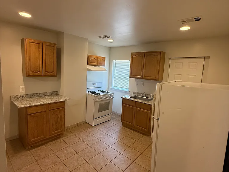2712 Pennsylvania Ave #1A — Photo 2