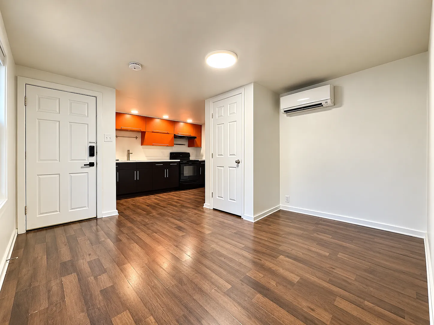 1 bed, 700 sqft, $1,500 — Photo 3
