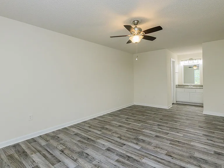 Baytree Condominiums — Photo 29