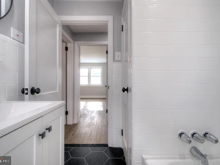1327 Jackson St — Photo 25
