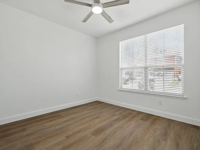924 Charleston Ln — Photo 28