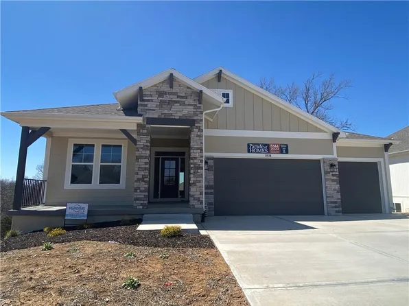 8616 Laramie St, De Soto, KS 66018