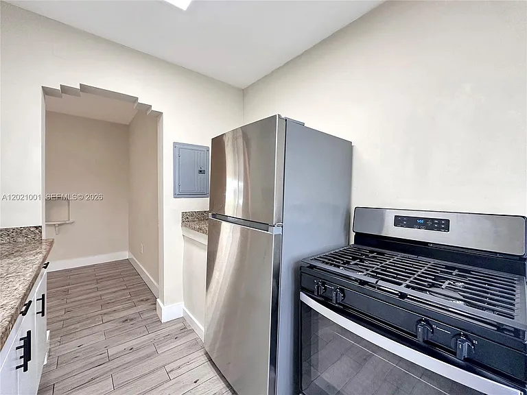 965 Bay Dr #2 — Photo 11