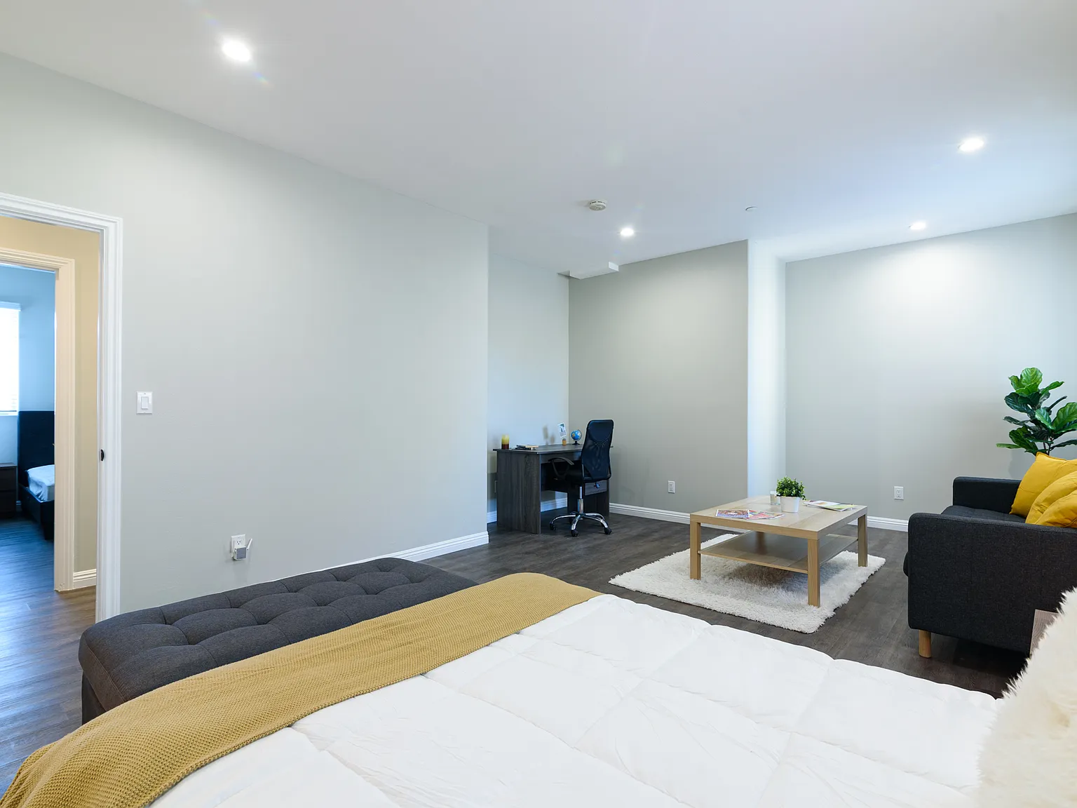7 bed, 1800 sqft, $900 — Photo 3