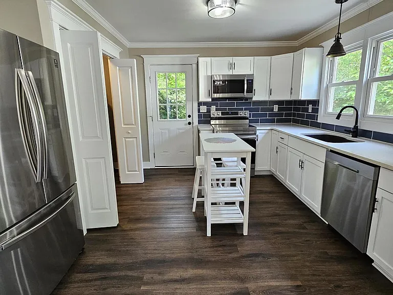 16 White Oak St — Photo 3