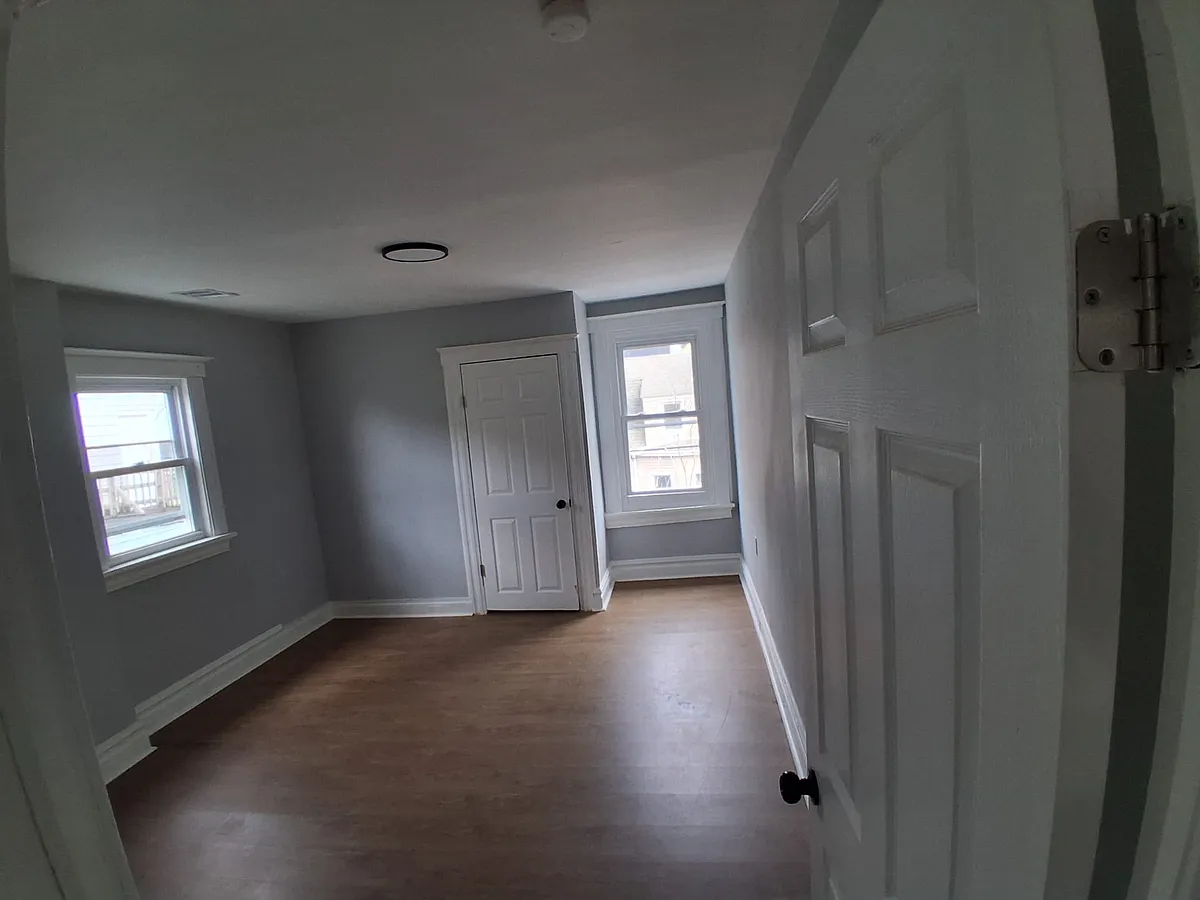 Building Photo - 98 S Grove St #3