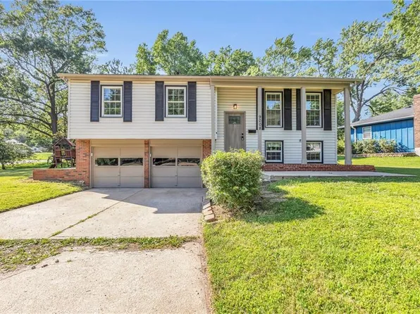 9008 Knox Ln, Overland Park, KS 66212