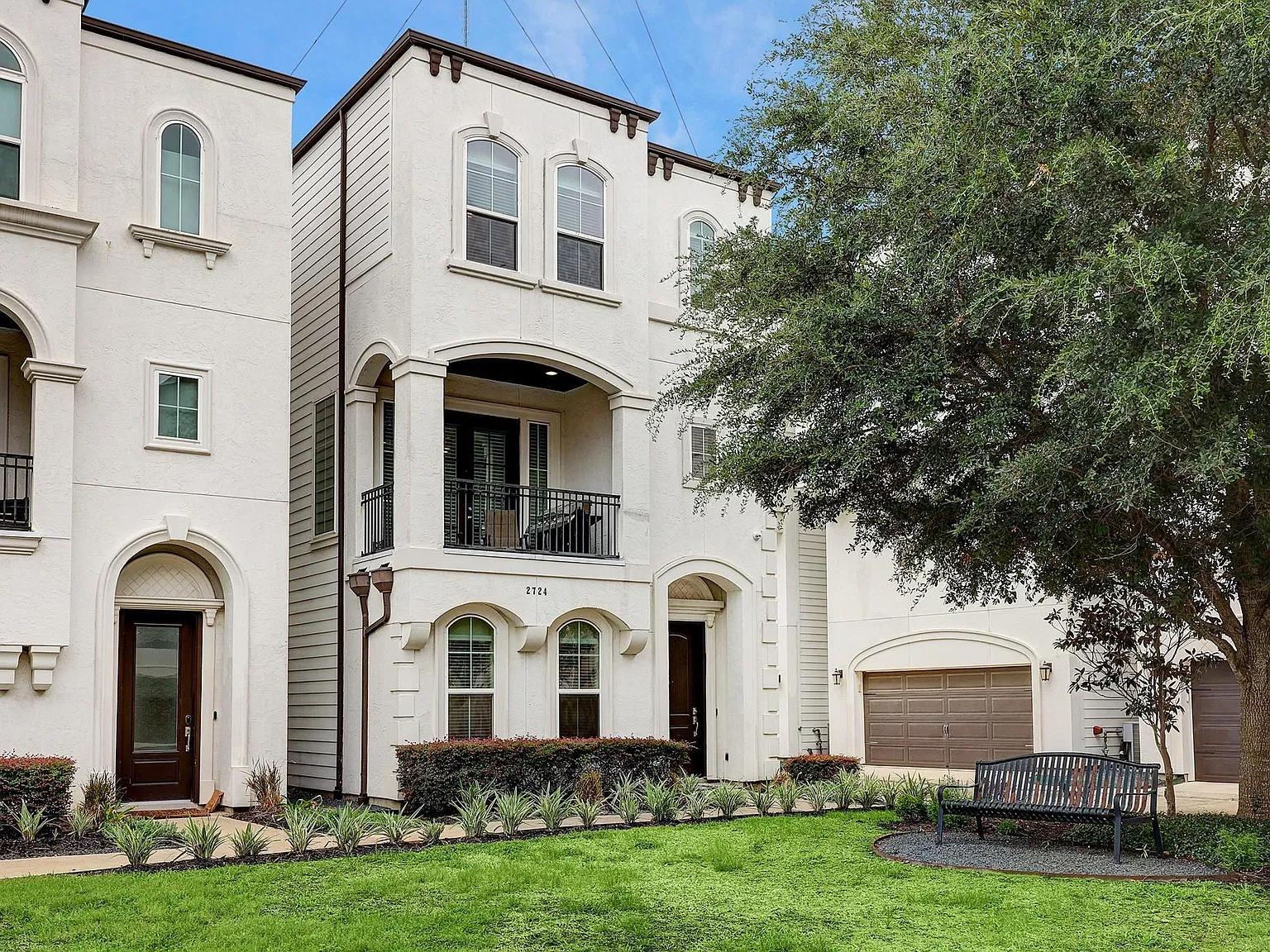 3 bed, 3.5 bath, 1850 sqft, $2,600 — Photo 1