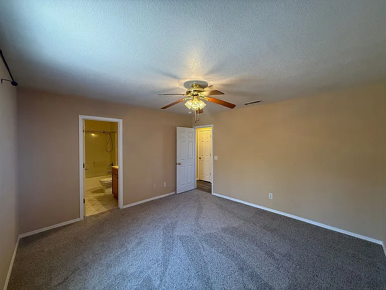 3468 Calumet Ave — Photo 9