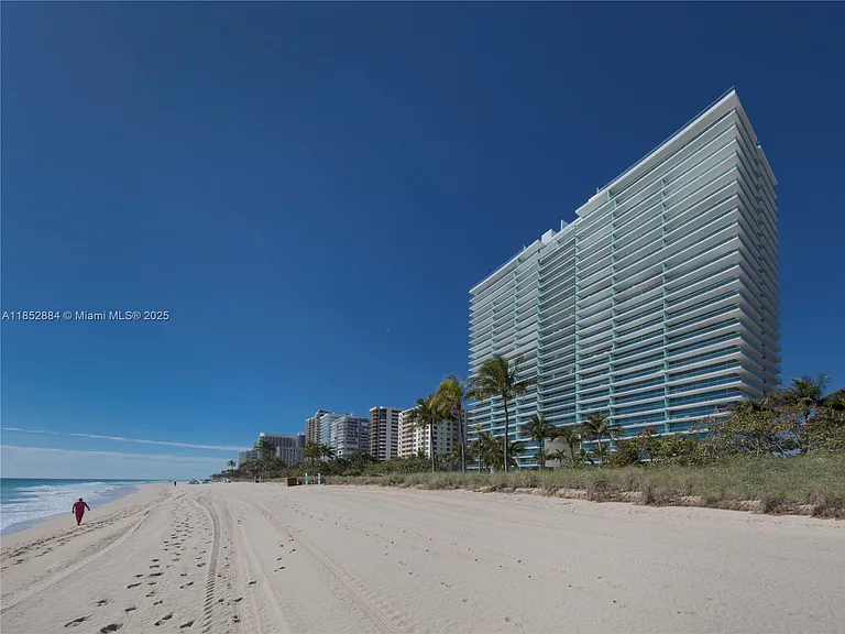 10201 Collins Ave #2516 — Photo 23