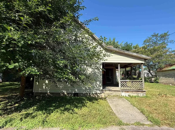 7 S Union St, Campbellsburg, IN 47108