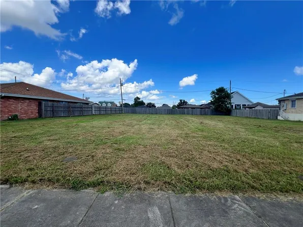 321 Llama Dr, Arabi, LA 70032