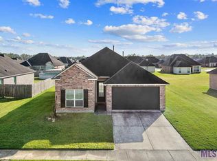 8910 Highland Oaks Ave, Zachary, LA 70791