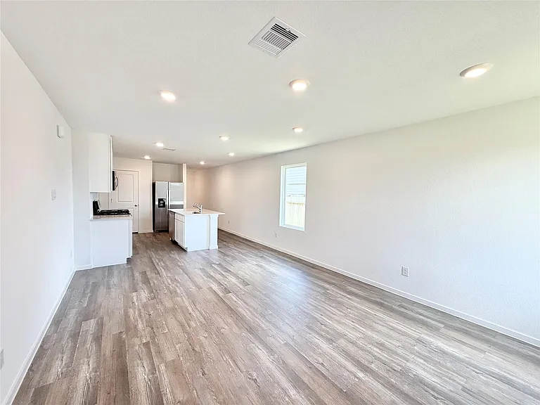 40839 Hawthorne Glades St — Photo 7