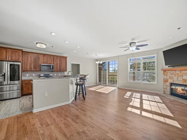 9227 South 51st STREET #204, Franklin, WI 53132