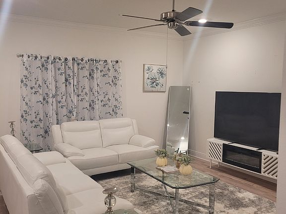 4th image of 123 Tierra Verde Way