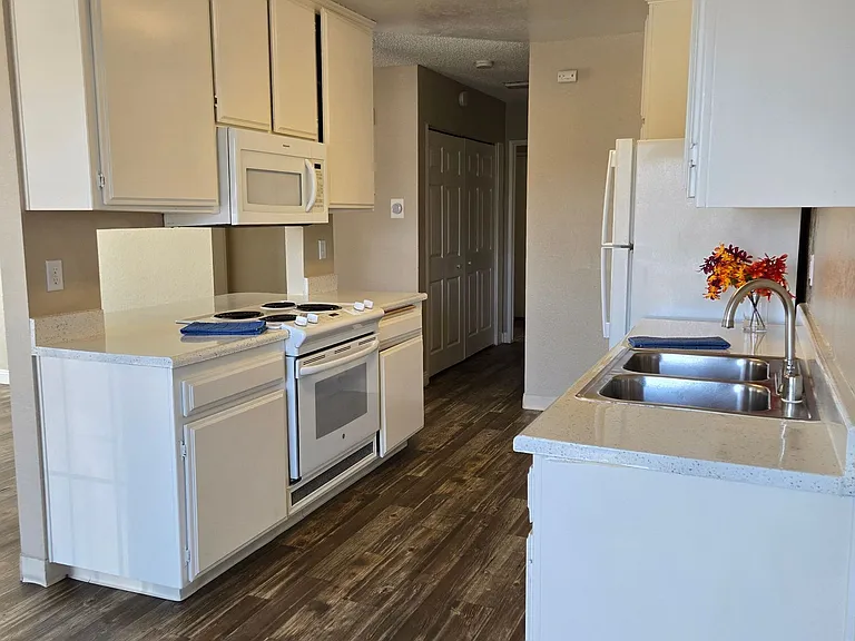 Heights Square Apartments! — Photo 7