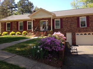 320 Flyntvalley Ct, Winston Salem, NC 27104