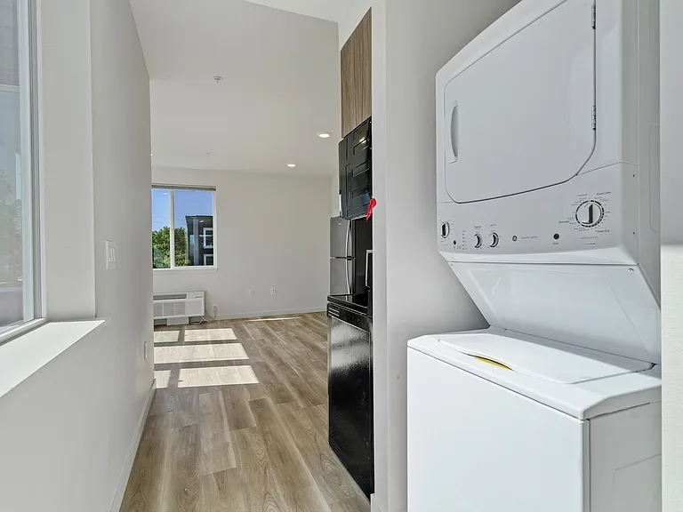 Evergreen Peak Apartments — Photo 10