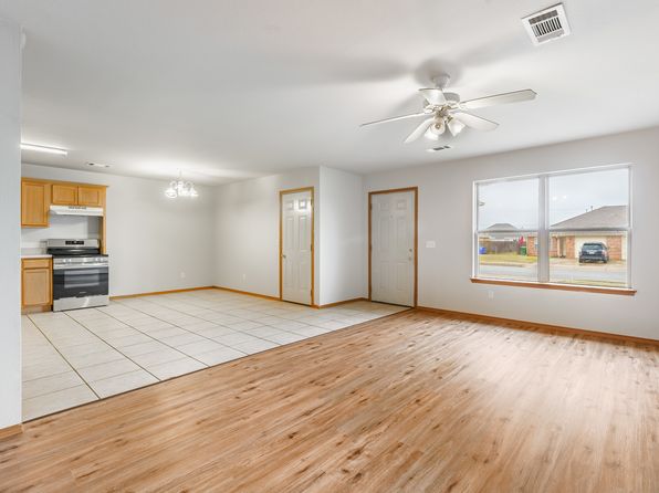 417 E Southern Trace Dr, Rogers, AR 72758
