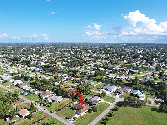 3rd image of 1991 SE Aires Lane