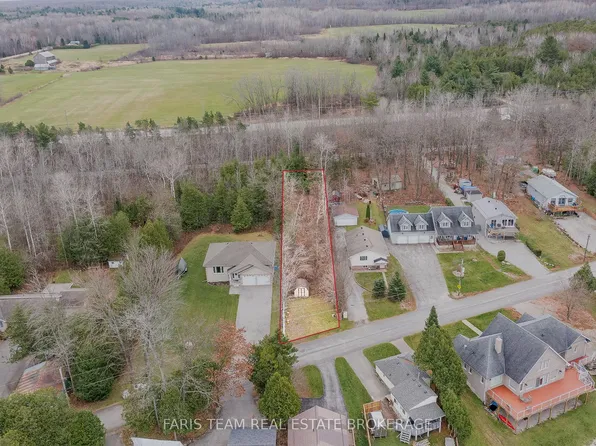 121 Mitchells Beach Rd, Tay, ON L0K 2A0
