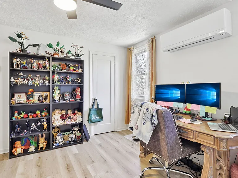 Charming 1, 2, and 3-Bedroom Townhomes in a Quiet Pittsburgh Neighborhood — Photo 83
