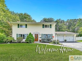 27 Bedford Rd, Kendall Park, NJ 08824