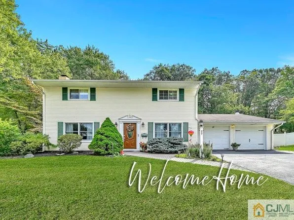 27 Bedford Rd, Kendall Park, NJ 08824