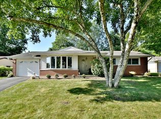 694 Brantwood Ct, Elk Grove Village, IL 60007