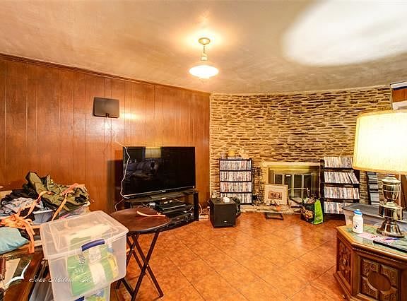 4th image of 717 S La Salle Dr