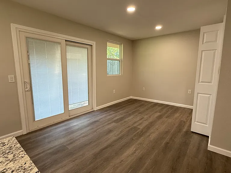 1817 Crescent St — Photo 22