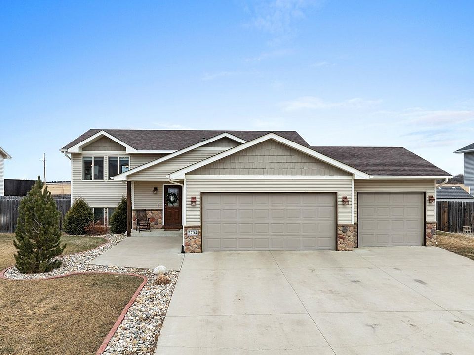 1st image of 2704 Heritage Dr