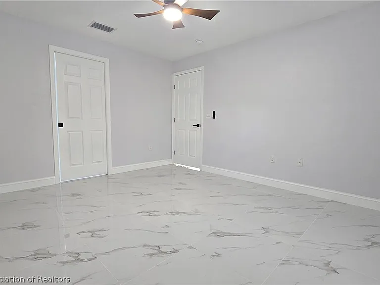 4720 Trout Ave — Photo 15