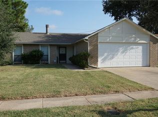 6909 Blackberry Dr, Arlington, TX 76016