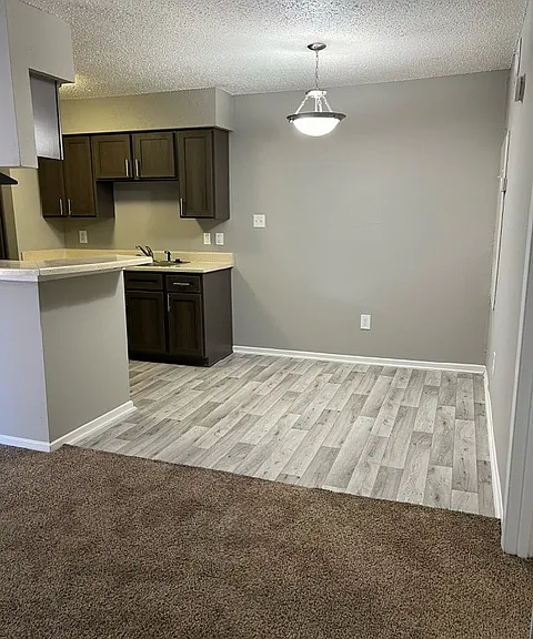 Carriage House Apartments — Photo 27