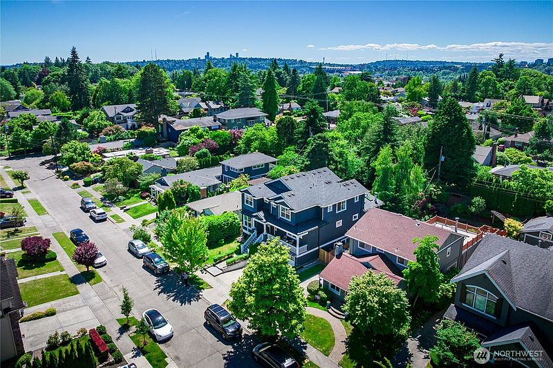 3rd image of 5027 48th Avenue NE