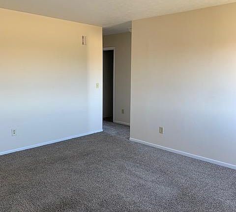 3rd image of 615 N Hyatt St APT 6
