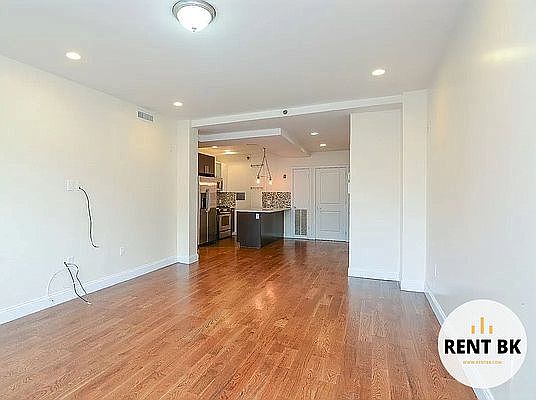 2nd image of 80 Lexington Ave APT 205