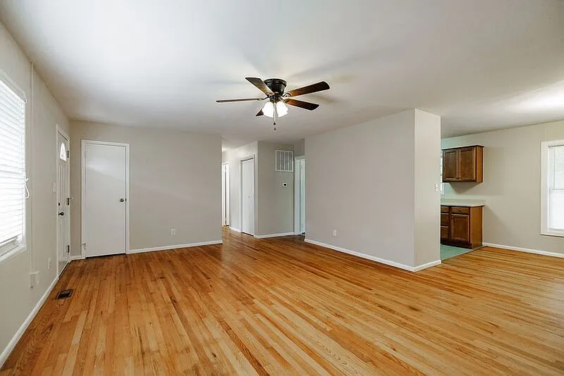 3 bed, 2.0 bath, 1125 sqft, $1,500 — Photo 3