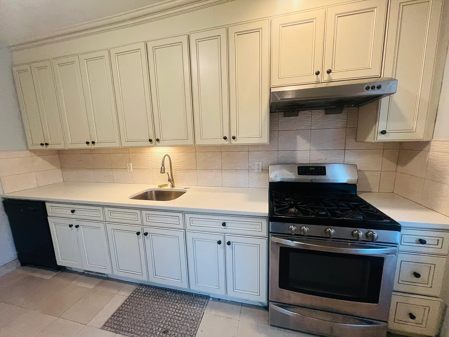 2 bed, 900 sqft, $2,500 — Photo 3