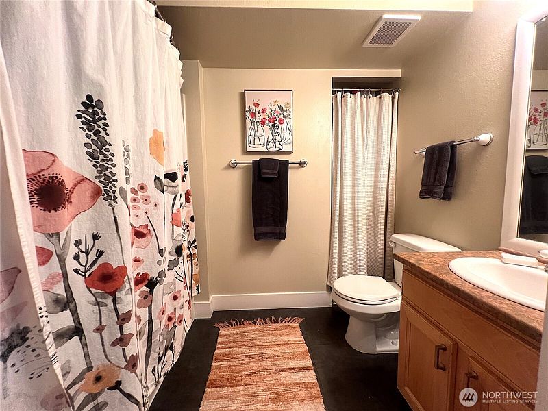 5th image of 1001 N State Street #401