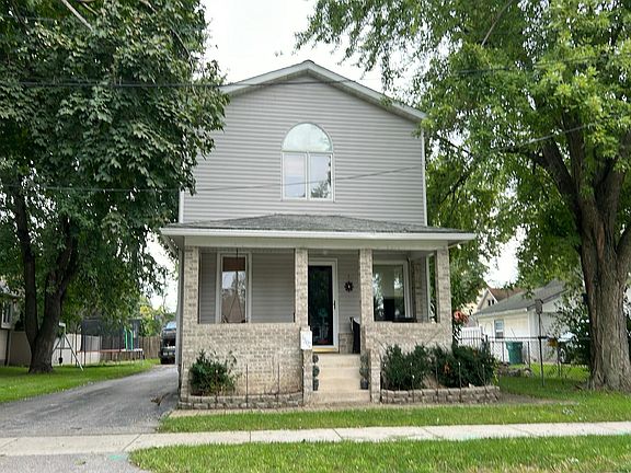 3rd image of 1502 Lawrence Ave