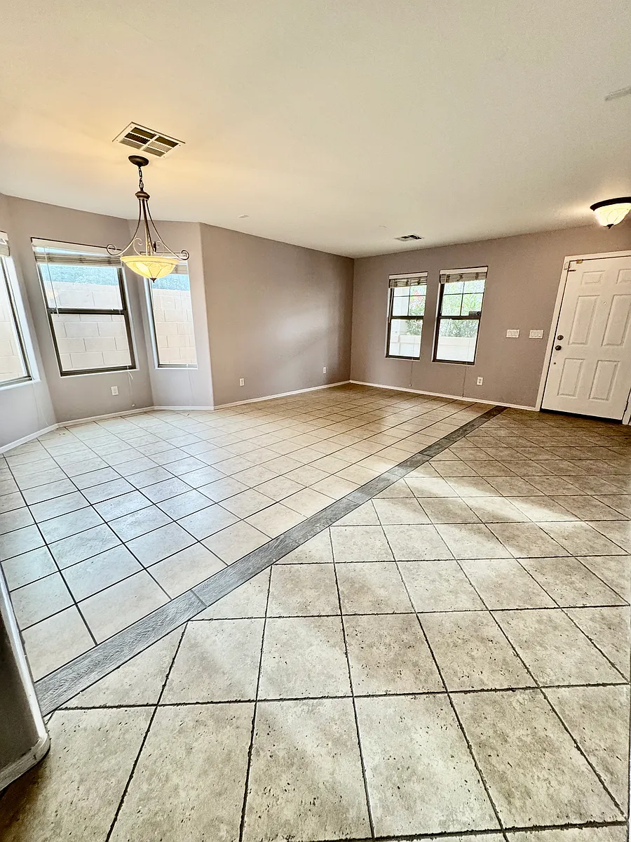 Building Photo - 10502 W Edgemont Dr